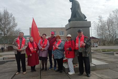 В Новгородской области в День рождения Владимира Ильича Ленина прошли субботники партийные собрания и торжественные возложения цветов