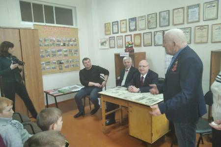 В Белгородской области многодетные семьи Козыревых и Даниленко получили в подарок ноутбуки от Сергея Гаврилова