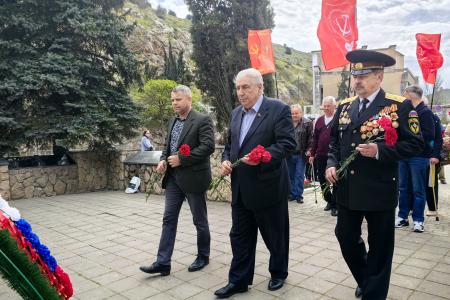 Севастополь. Активисты КПРФ почтили память Героев Балаклавы