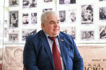 Глава Хакасии Валентин Коновалов и Казбек Тайсаев провели встречу с представителями общественности республики