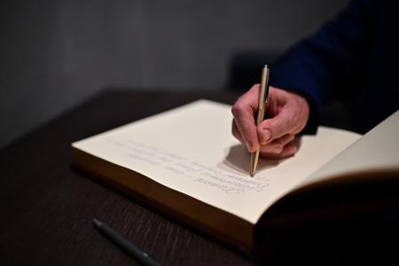 Г.А. Зюганов посетил Мемориальный комплекс Хатынь и Храм-памятник в честь всех святых и в память о жертвах, спасению отечества нашего послуживших