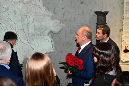 Г.А. Зюганов посетил Мемориальный комплекс Хатынь и Храм-памятник в честь всех святых и в память о жертвах, спасению отечества нашего послуживших