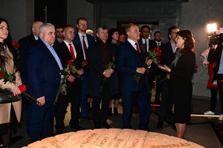 Г.А. Зюганов посетил Мемориальный комплекс Хатынь и Храм-памятник в честь всех святых и в память о жертвах, спасению отечества нашего послуживших