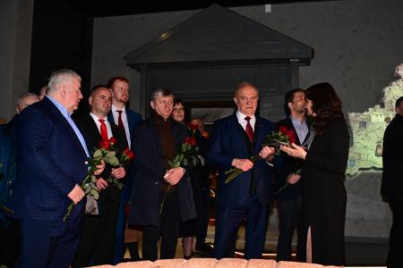 Г.А. Зюганов посетил Мемориальный комплекс Хатынь и Храм-памятник в честь всех святых и в память о жертвах, спасению отечества нашего послуживших