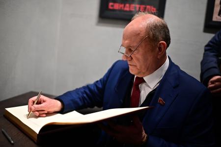 Г.А. Зюганов посетил Мемориальный комплекс Хатынь и Храм-памятник в честь всех святых и в память о жертвах, спасению отечества нашего послуживших