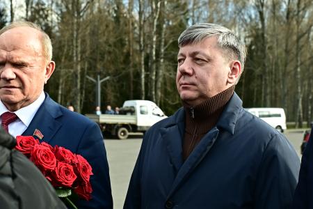 Г.А. Зюганов посетил Мемориальный комплекс Хатынь и Храм-памятник в честь всех святых и в память о жертвах, спасению отечества нашего послуживших