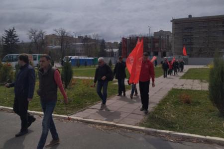 В Саратове возложили цветы к памятнику В.И. Ленину