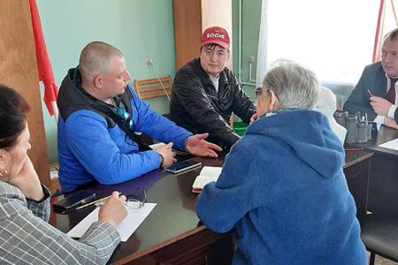 Лидер ивановских коммунистов Александр Бойков провёл рабочий день в Лухском районе