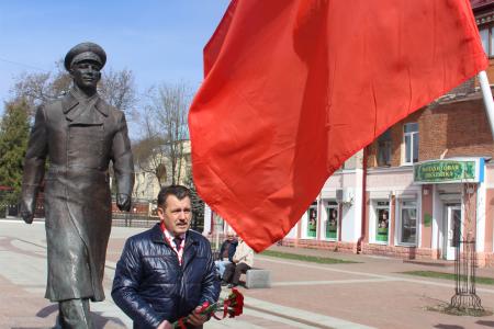 Брянские коммунисты отметили 62-летие первого полета человека в Космос