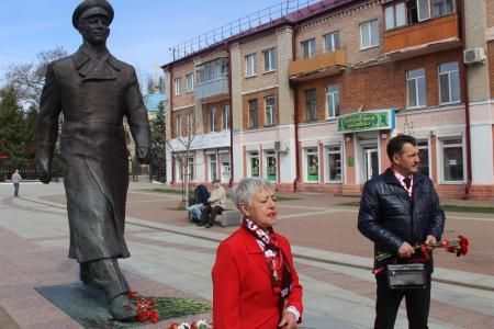 Брянские коммунисты отметили 62-летие первого полета человека в Космос