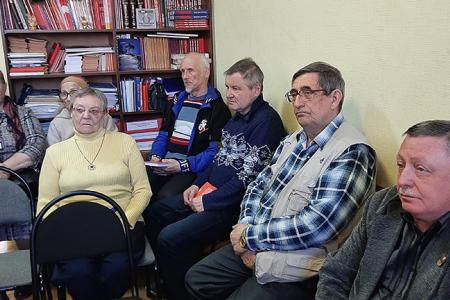 Лидер ивановских коммунистов Александр Бойков провёл рабочий день в Кинешме