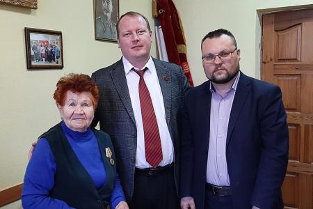 Лидер ивановских коммунистов Александр Бойков провёл рабочий день в Кинешме