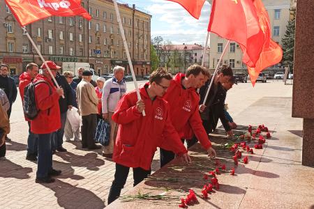 Коммунисты в Брянске отметили 153-летие В.И. Ленина