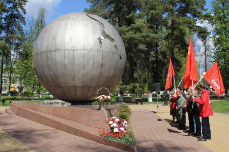 В Брянске коммунисты почтили память жертв аварии на Чернобыльской АЭС