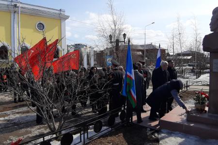 Лидер якутских коммунистов Виктор Губарев поздравил земляков с Днем государственности Республики Саха (Якутия)