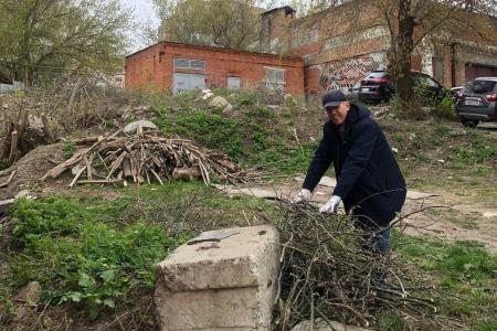 Пензенские коммунисты провели субботники у памятников В.И. Ленину и И.В. Сталину
