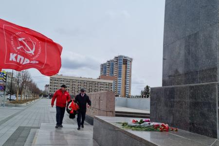 Амурская область. Благовещенские коммунисты поддержали Международный антифашистский форум красным шествием по улицам областного центра