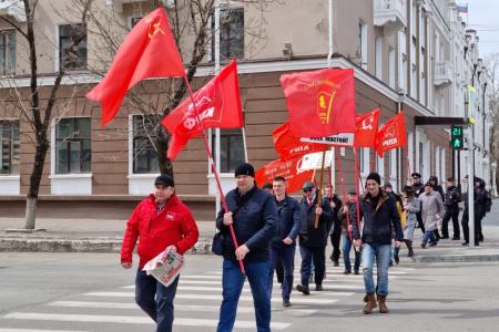Амурская область. Благовещенские коммунисты поддержали Международный антифашистский форум красным шествием по улицам областного центра