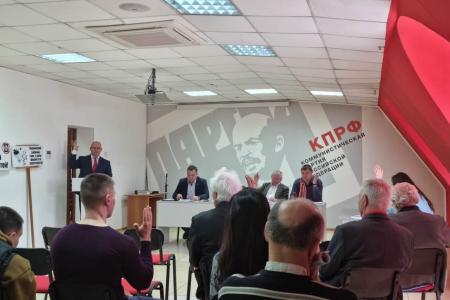 Амурская область. Благовещенские коммунисты поддержали Международный антифашистский форум красным шествием по улицам областного центра