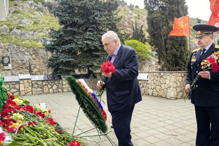 Севастополь. Активисты КПРФ почтили память Героев Балаклавы