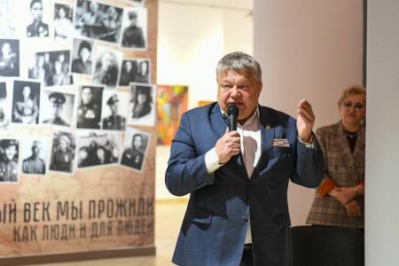 Глава Хакасии Валентин Коновалов и Казбек Тайсаев провели встречу с представителями общественности республики