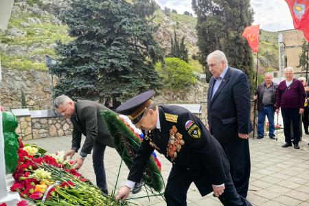 Севастополь. Активисты КПРФ почтили память Героев Балаклавы