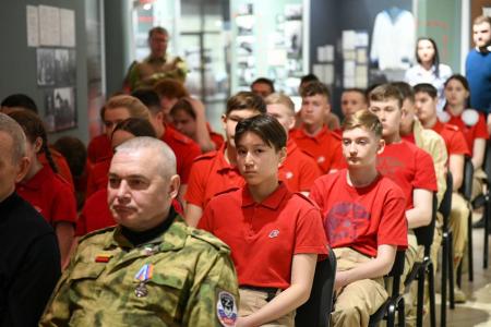 Глава Хакасии Валентин Коновалов и Казбек Тайсаев провели встречу с представителями общественности республики