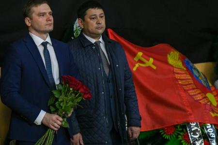 В Хакасии с воинскими почестями похоронили депутата Верховного Совета республики Дмитрия Иванова, погибшего при выполнении боевого задания в зоне СВО