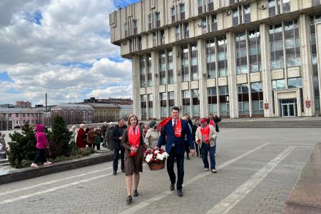 Тульский обком партии отметил День рождения В.И. Ленина массовыми возложениями цветов к памятникам и субботниками по всему региону