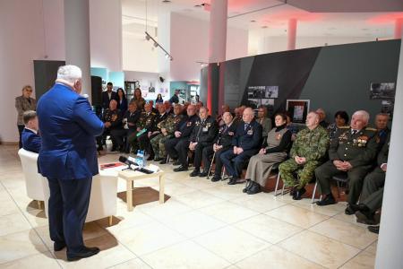 Глава Хакасии Валентин Коновалов и Казбек Тайсаев провели встречу с представителями общественности республики