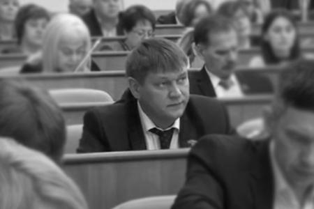 Глава Хакасии, первый секретарь рескома КПРФ Валентин Коновалов будет ходатайствовать о присвоении погибшему депутату-коммунисту Дмитрию Иванову звания Героя России