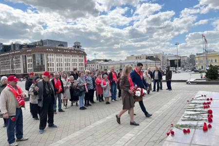 Тульский обком партии отметил День рождения В.И. Ленина массовыми возложениями цветов к памятникам и субботниками по всему региону