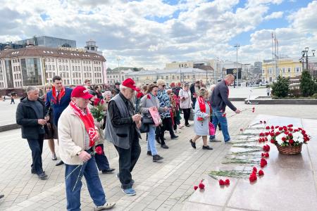 Тульский обком партии отметил День рождения В.И. Ленина массовыми возложениями цветов к памятникам и субботниками по всему региону