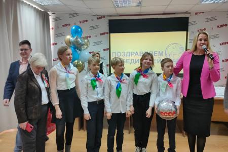В Свердловском обкоме КПРФ состоялся конкурс «Детский космодром», в котором приняли участие восемь команд из Екатеринбурга и Берёзовского