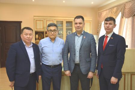 В Якутске проходит семинар-совещание партийного актива региональных отделений КПРФ Дальневосточного федерального округа