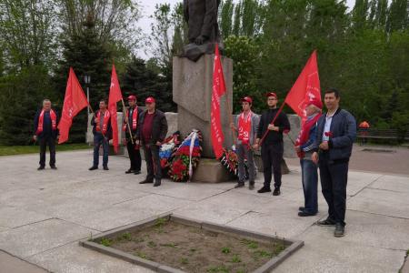 В День Знамени Победы Сталинградские коммунисты встали на «Вахту Памяти»