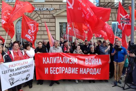 В Москве у посольства США прошла встреча с депутатами-коммунистами