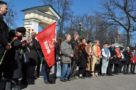 Коммунисты города трех революций провели мероприятие у Смольного