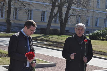 Коммунисты города трех революций провели мероприятие у Смольного