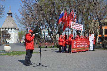 Астраханские коммунисты приняли участие в патриотической акции «Наша Великая Родина»