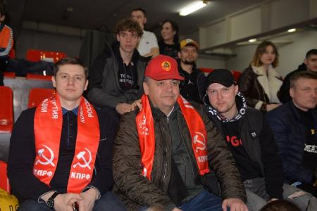 Новосибирск. Столичная команда КПРФ по мини-футболу выиграла два матча у «Сибиряка»
