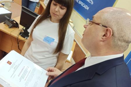 Белгородская область. Сергей Гаврилов вручил благодарности волонтерам «Союза поддержки матерей и жен военнослужащих» Старого Оскола