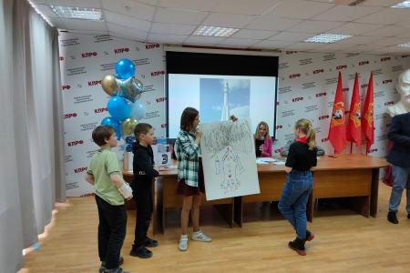 В Свердловском обкоме КПРФ состоялся конкурс «Детский космодром», в котором приняли участие восемь команд из Екатеринбурга и Берёзовского