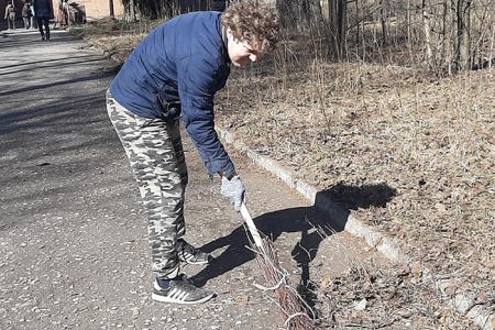 Ивановские коммунисты и комсомольцы провели субботник на Мемориале старых большевиков