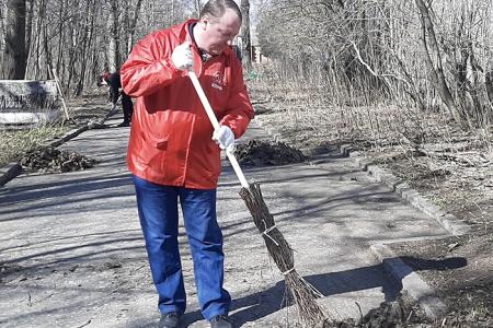 Ивановские коммунисты и комсомольцы провели субботник на Мемориале старых большевиков