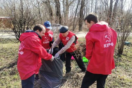 Тульские коммунисты проводят ленинские субботники по всему региону