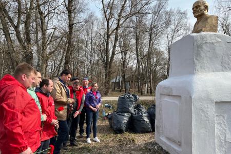 Тульские коммунисты проводят ленинские субботники по всему региону
