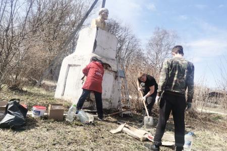 Тульские коммунисты проводят ленинские субботники по всему региону