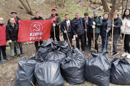 В Туле силами коммунистов приведена в порядок территория вокруг Серебровского родника