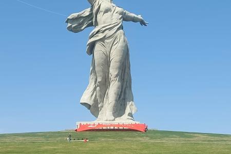 «Наша Великая Родина»: Сталинград, Ростов-на-Дону